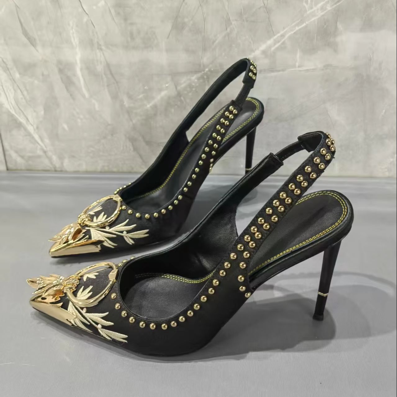 Embroidery Velvet Women Sandal - огляд і ціна Embroidery Design