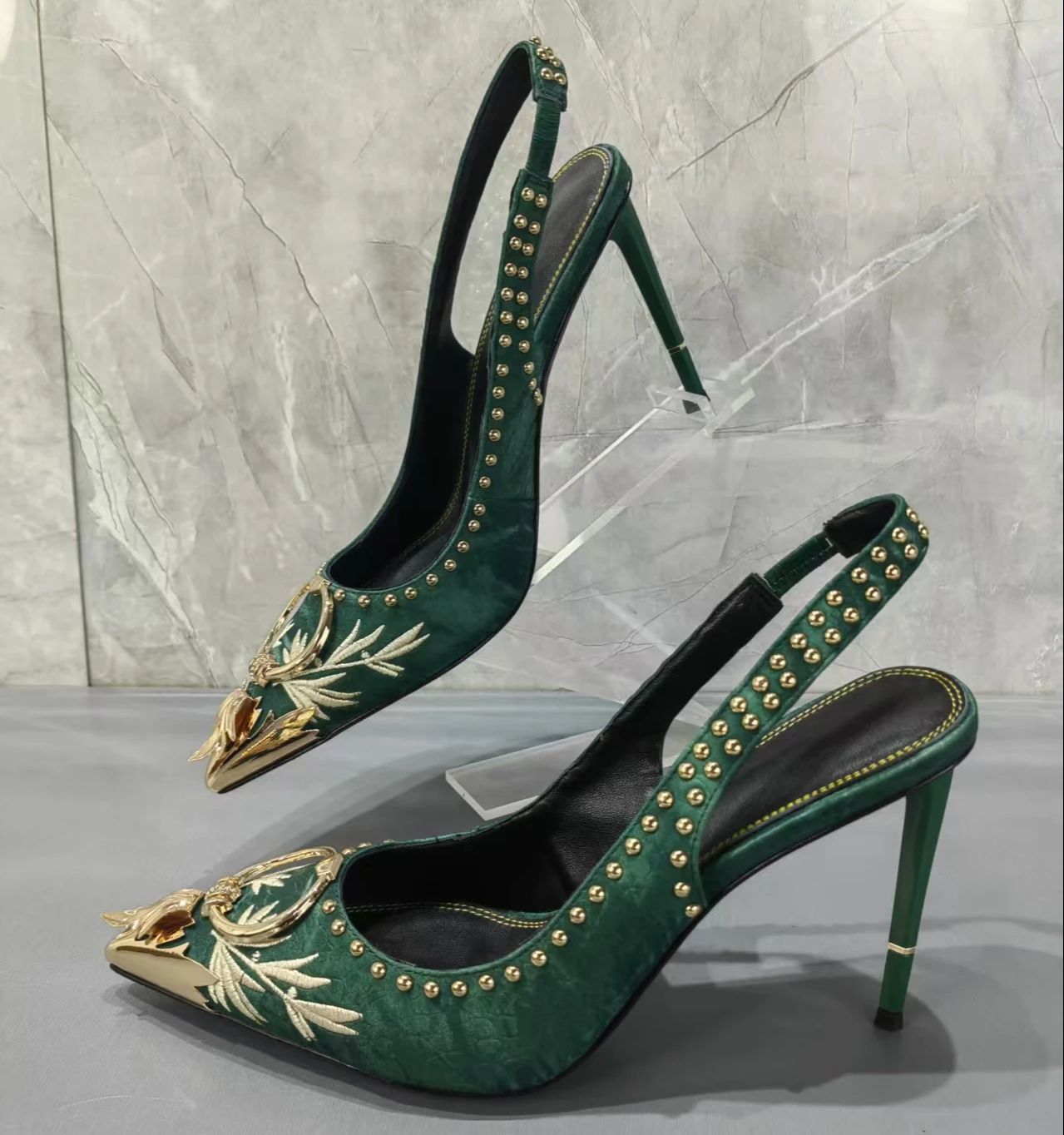 Embroidery Velvet Women Sandal - огляд і ціна Embroidery Design