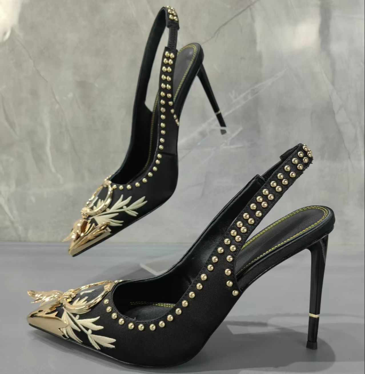 Embroidery Velvet Women Sandal - огляд і ціна Embroidery Design