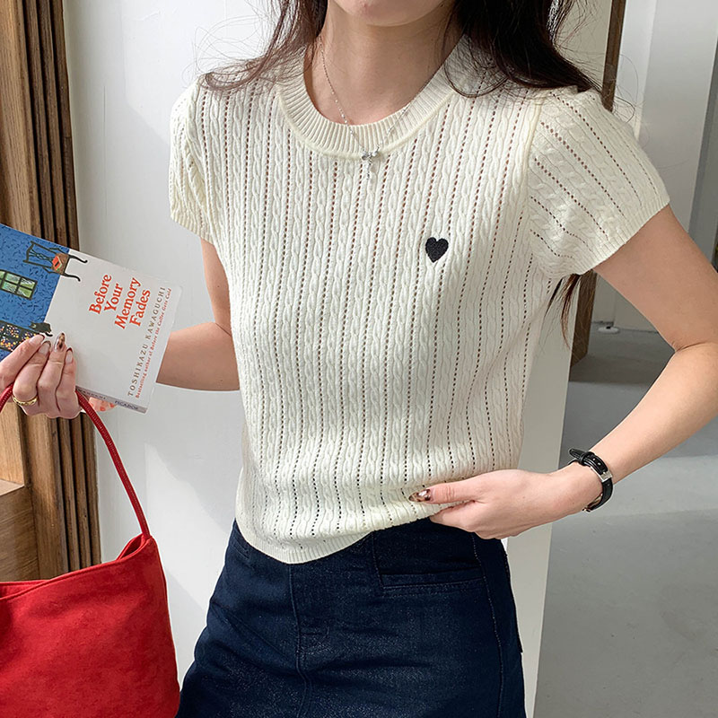 Women T-shirt Round Neck Short - огляд і ціна Embroidery Design Love