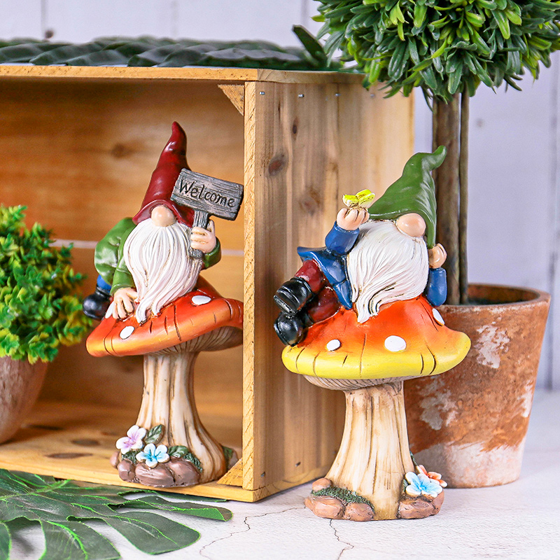Resin Garden Gnome Statue on M - огляд і ціна Embroidery Garden