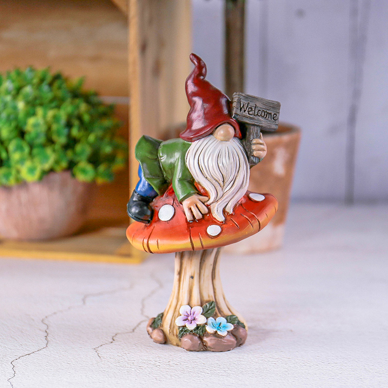 Resin Garden Gnome Statue on M - огляд і ціна Embroidery Garden