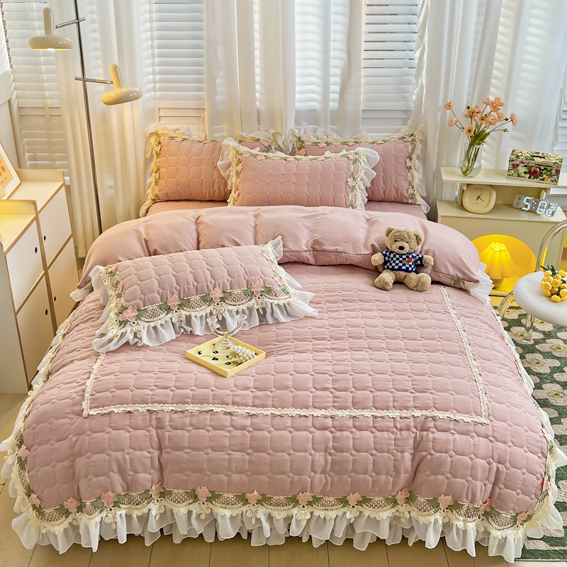 Pink Korean Princess Style Bed - огляд і ціна Embroidery Quilt Cover