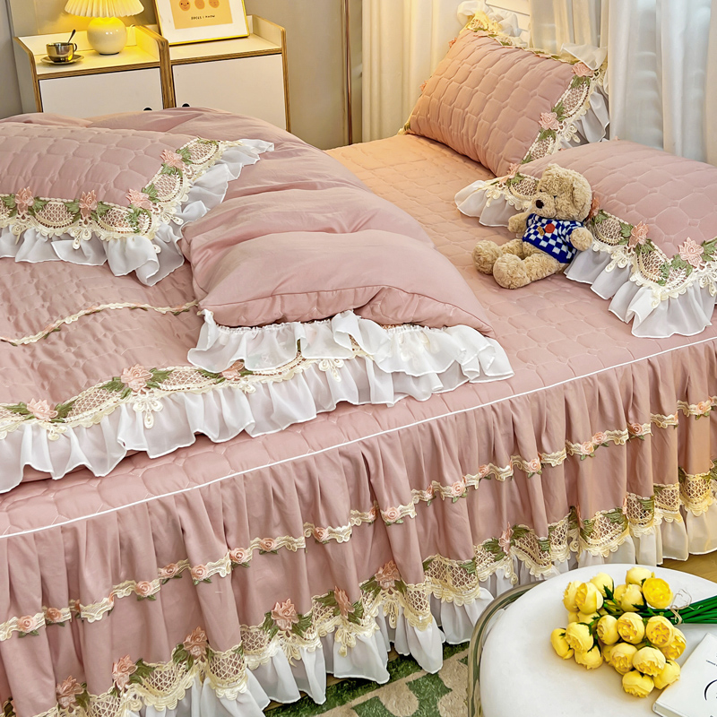 Pink Korean Princess Style Bed - огляд і ціна Embroidery Quilt Cover